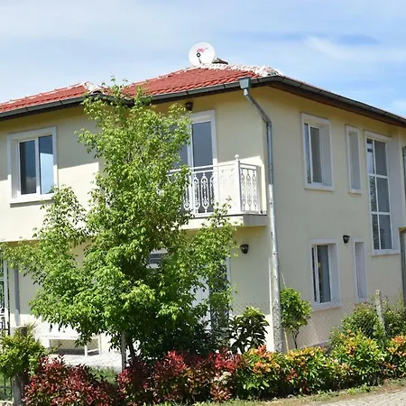 Guest house синя луна *